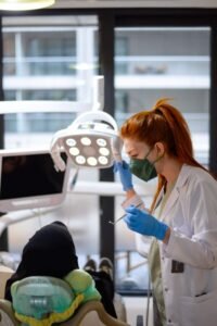 Salud bucal y diabetes tipo 2: primer plano de una sonrisa saludable